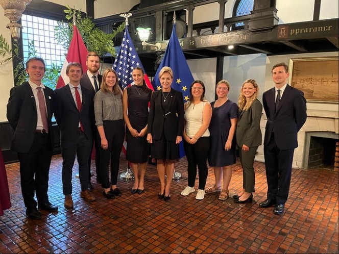 Vēstniece ASV
